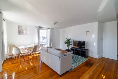 Room in Newton Corner on a flexible lease Main Photo
