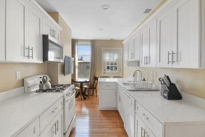 Room in Allston on a flexible lease Main Photo
