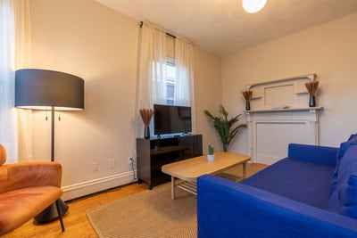 Room in Mission Hill on a flexible lease Main Photo