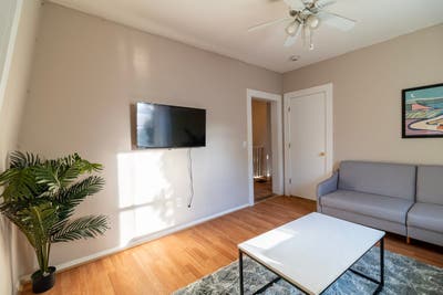 Room in Allston on a flexible lease Main Photo