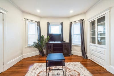 Room in Savin Hill on a flexible lease Main Photo