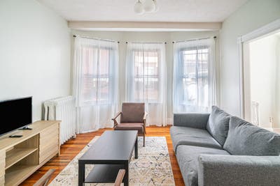 Room in Allston on a flexible lease Main Photo