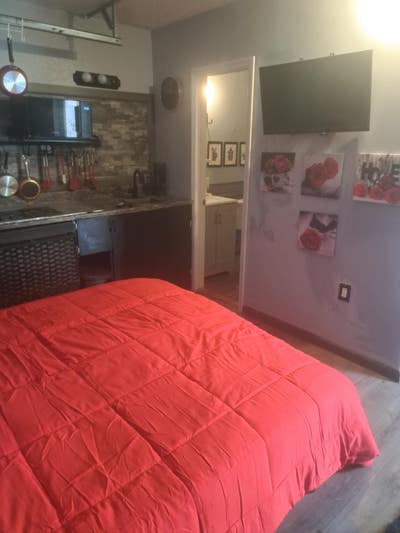 Studio and rooms for rent Davenport  Main Photo