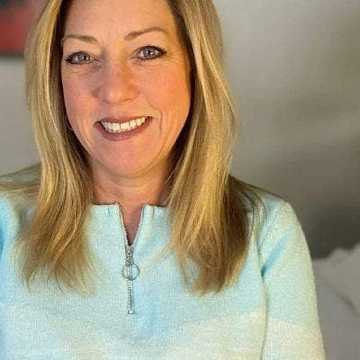 Professional Female seeks a large room Main Photo