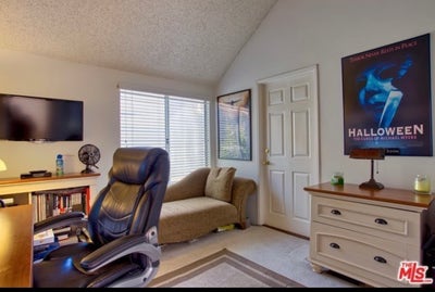 Room for rent in a townhouse in Sherman Oaks $1100 Main Photo