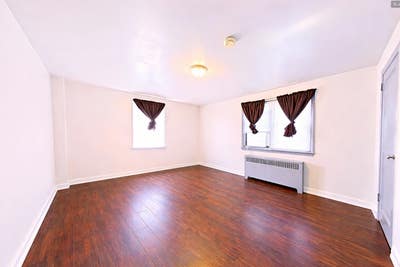 Private rooms available in a clean 3-bedroom share Main Photo