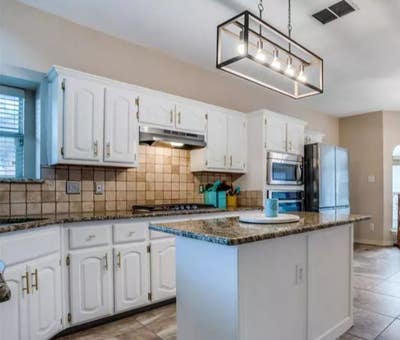 Room for Rent: Month_to_Month Lease! Main Photo