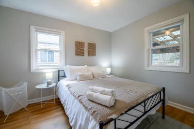 Stylish ROOM for rentutilities includedfully furn Main Photo