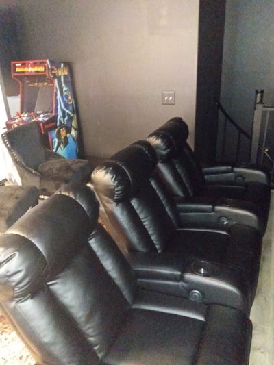 Private Room in Spacious 4BR Lake Community Home – Main Photo