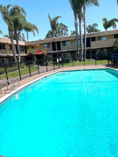 Beautiful Remodeled Large Studio Main Photo