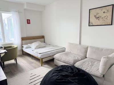 Large private furnished bedroom with ocean views  Main Photo