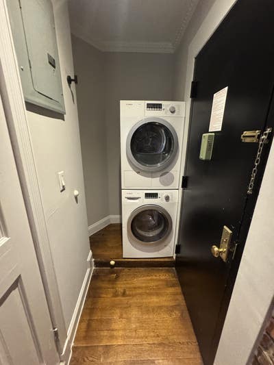 Small Apartment in Manhattan- Available ASAP Main Photo