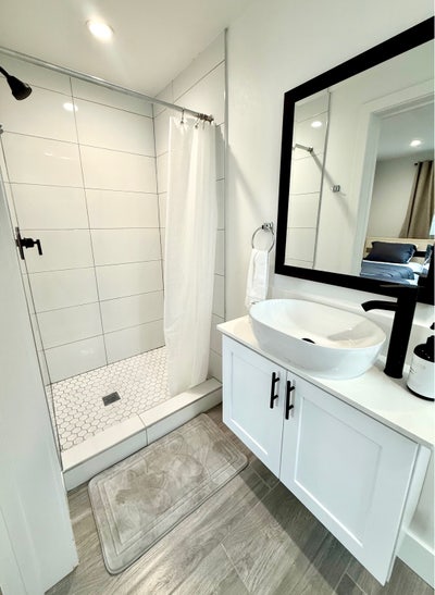 Private Suite in LA  Main Photo