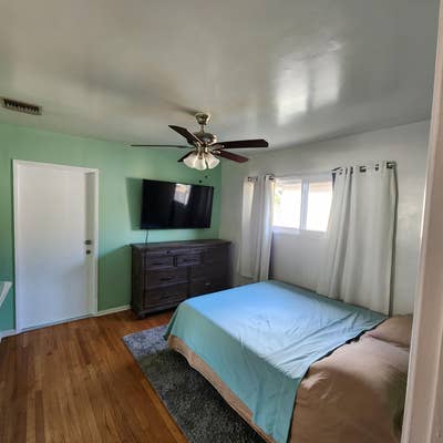 Large Bedroom in Beautiful House Main Photo