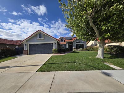 2 Bedrooms Available For Rent.  Main Photo