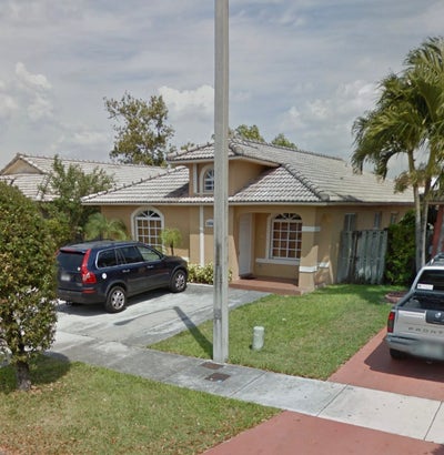 Room for rent(full house access Main Photo