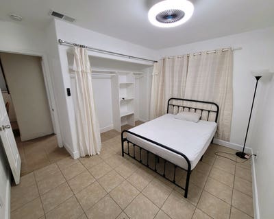 Small private room  Main Photo