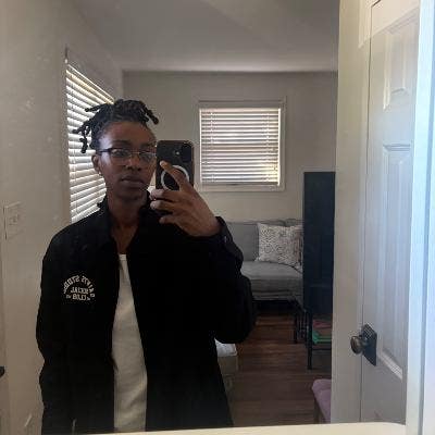 Professional Female seeks a small or large room Main Photo