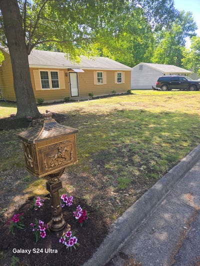 Newly Renovated clean furnished rooms  Main Photo