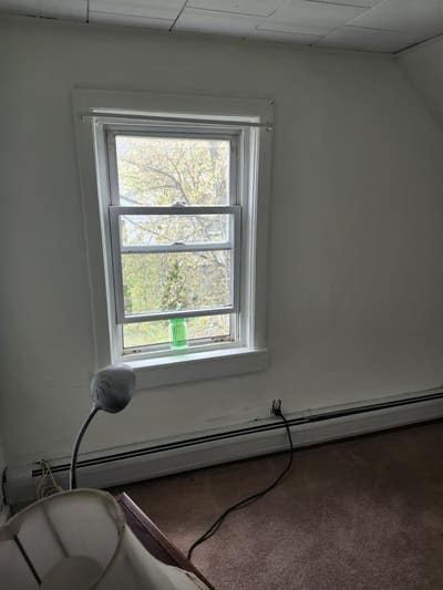 House to share includes. 2 sm bedroom for 1 person Main Photo