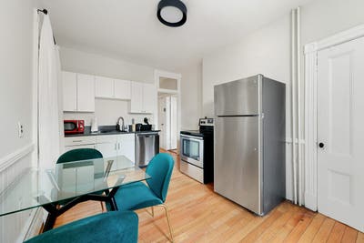 Room in Roxbury on a flexible lease Main Photo