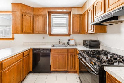 Room in Mission Hill on a flexible lease Main Photo