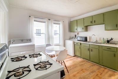 Room in Mission Hill on a flexible lease Main Photo