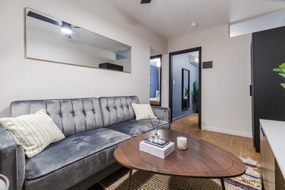 Room in Chinatown on a flexible lease Main Photo