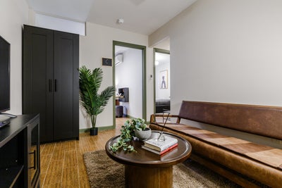 Room in Chinatown on a flexible lease Main Photo