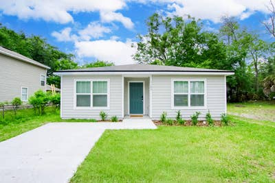Brand New 7 BR | 7 BA Home. Fully furnished, perso Main Photo