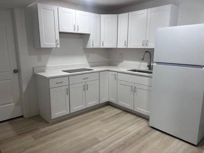 Female private room available in new lehi townhou Main Photo