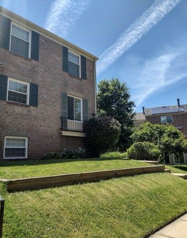Room for rent in Columbia townhouse!  Main Photo