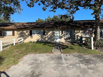 Looking for a roommate Main Photo