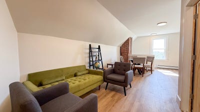 Spacious room for rent located near TrinityCollege Main Photo