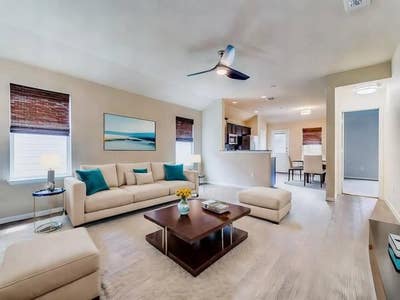 Room with private bathroom for rent in shared hous Main Photo