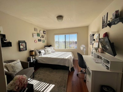 Private Room + Bathroom in Glendale Townhouse  Main Photo
