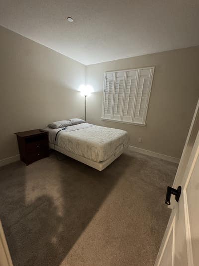 Calm Home with Creative Energy (Utilities Included Main Photo