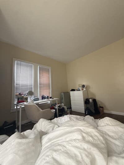 One room sublet for summer term  Main Photo