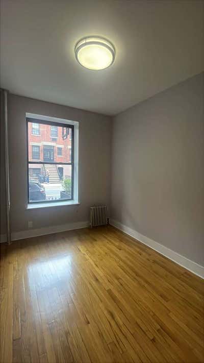 Large private room - 120 sf Main Photo