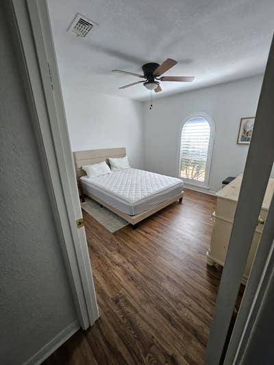 1 bd+ office, Private bath for 1 individual Main Photo
