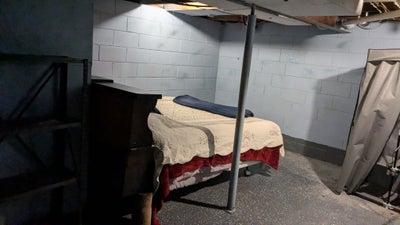 Basement room for rent Main Photo
