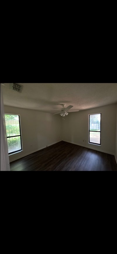 4x2 Lease Takeover  Main Photo
