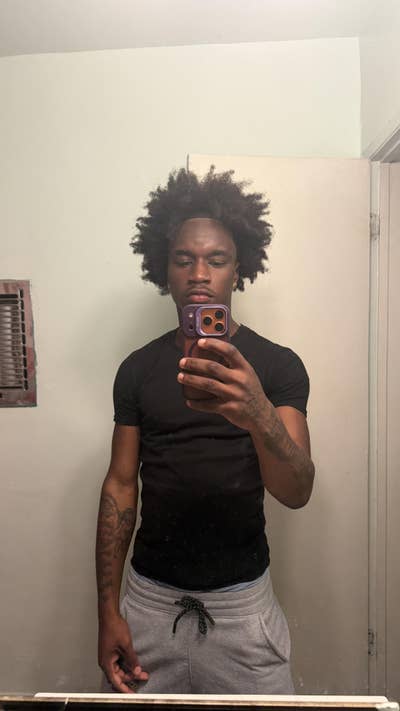 19 year old student needs room in Los Angeles Main Photo