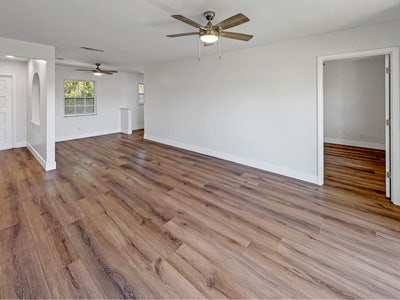 Private Bedroom w/ Private Bath in Seminole  Main Photo