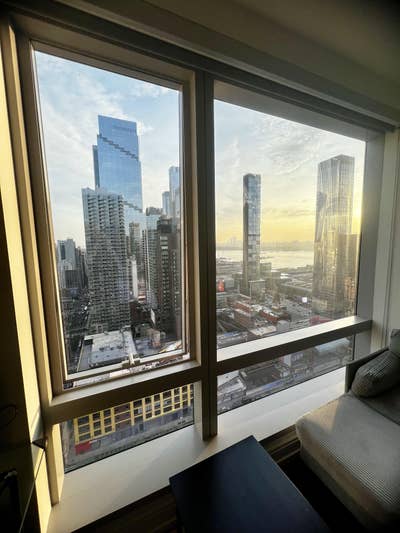 STUDIO Sky-High Luxury in Midtown West Main Photo