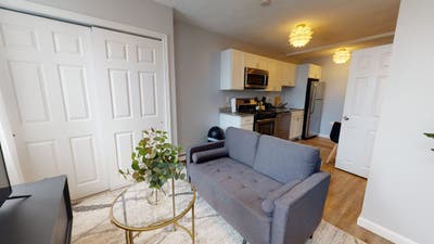 Room in North End on a flexible lease Main Photo