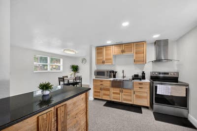 ⭐ 3 Bedroom ⭐ Newly Renovated ⭐ Private ⭐ Main Photo