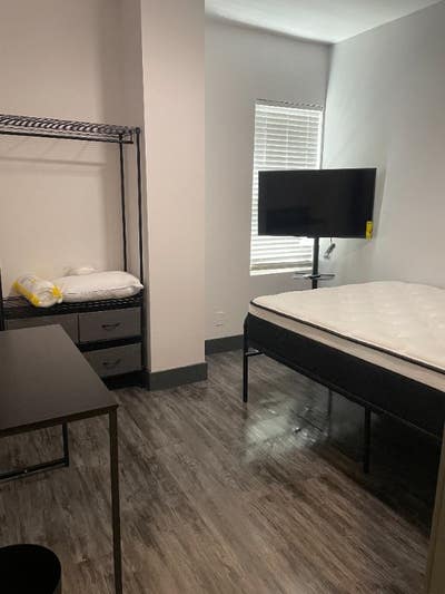 Furnished Bedroom 7 mins to Downtown & Close to p Main Photo