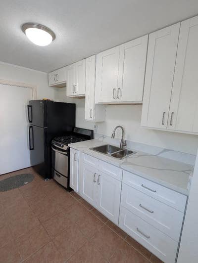 Charming 1 Bed Bath Home w fenced Yard in National Main Photo
