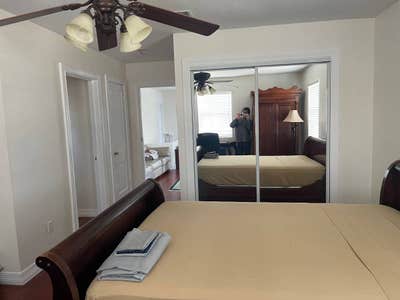 Looking for a roommate. I offer Spacious Room Main Photo